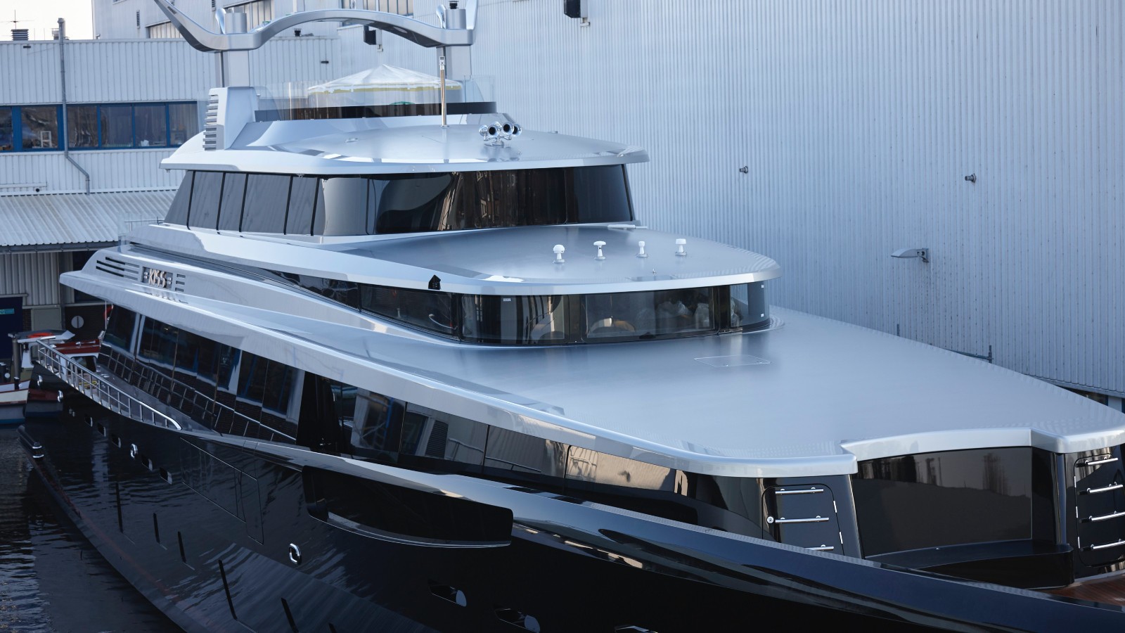 Yacht LADY VICTORIA, Feadship CHARTERWORLD Luxury Superyacht Charters